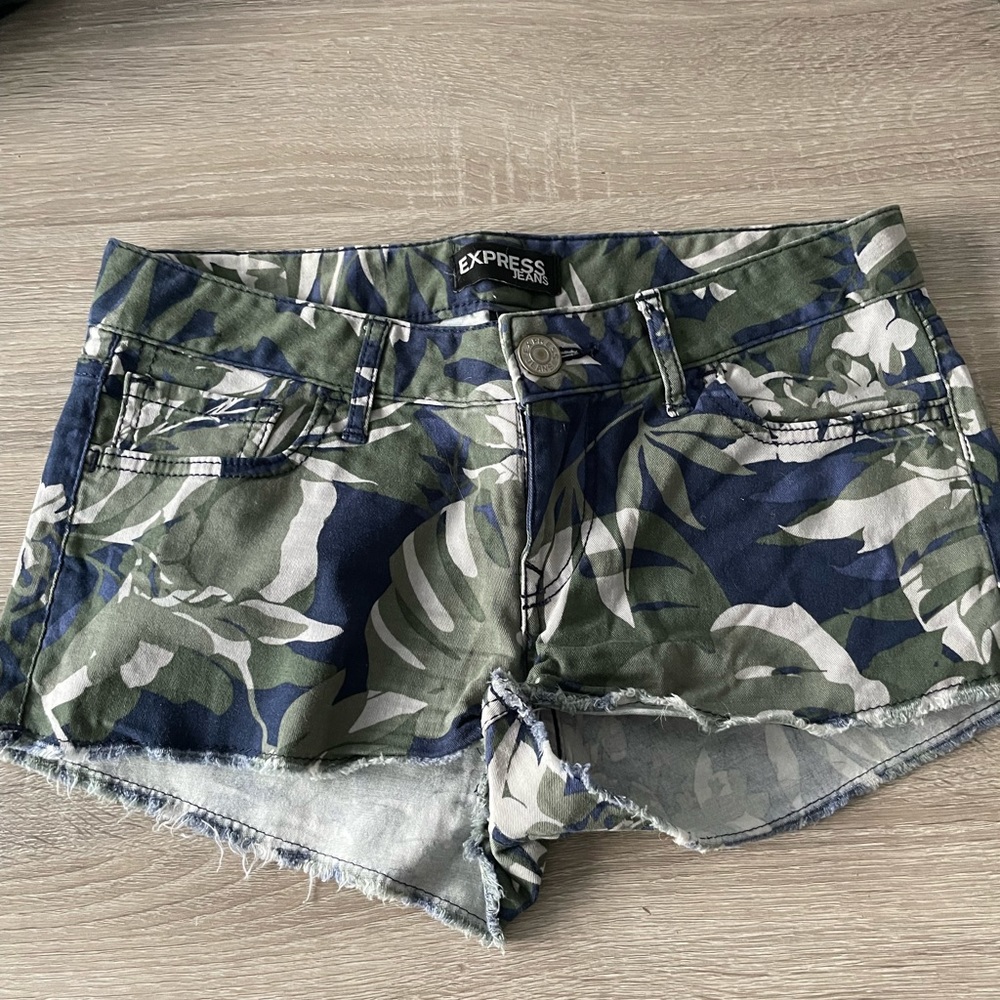 Worn once express shorts